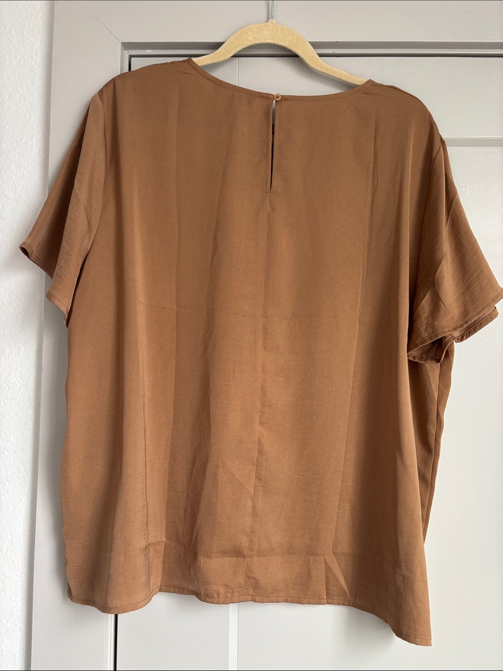 NWT Banana Republic Short-Sleeve Blouse in Camel Brown - Picture 2 of 4